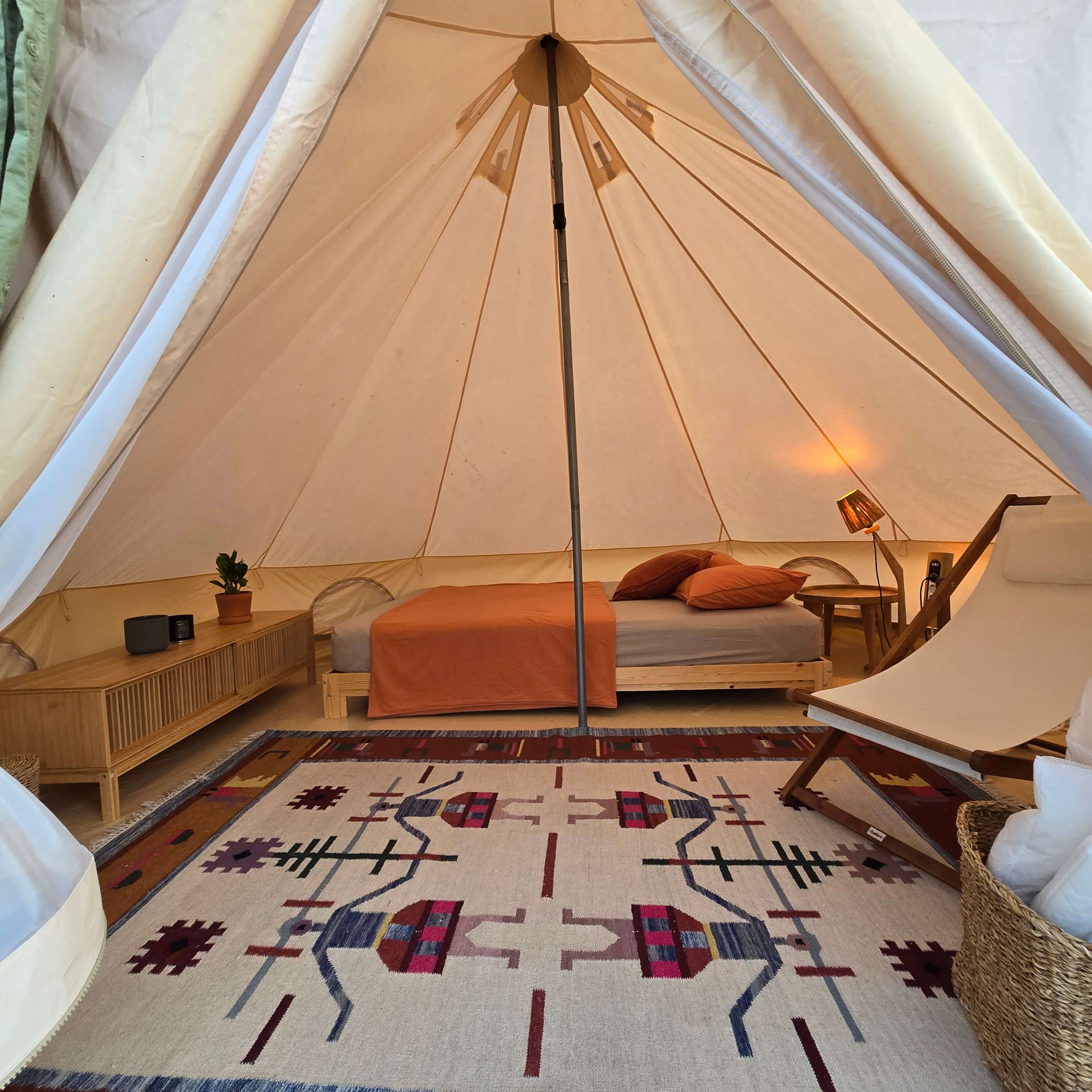 Amurg glamping & pool