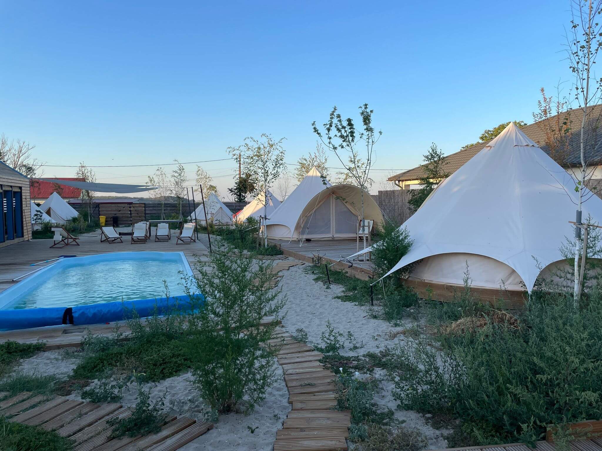Amurg glamping & pool