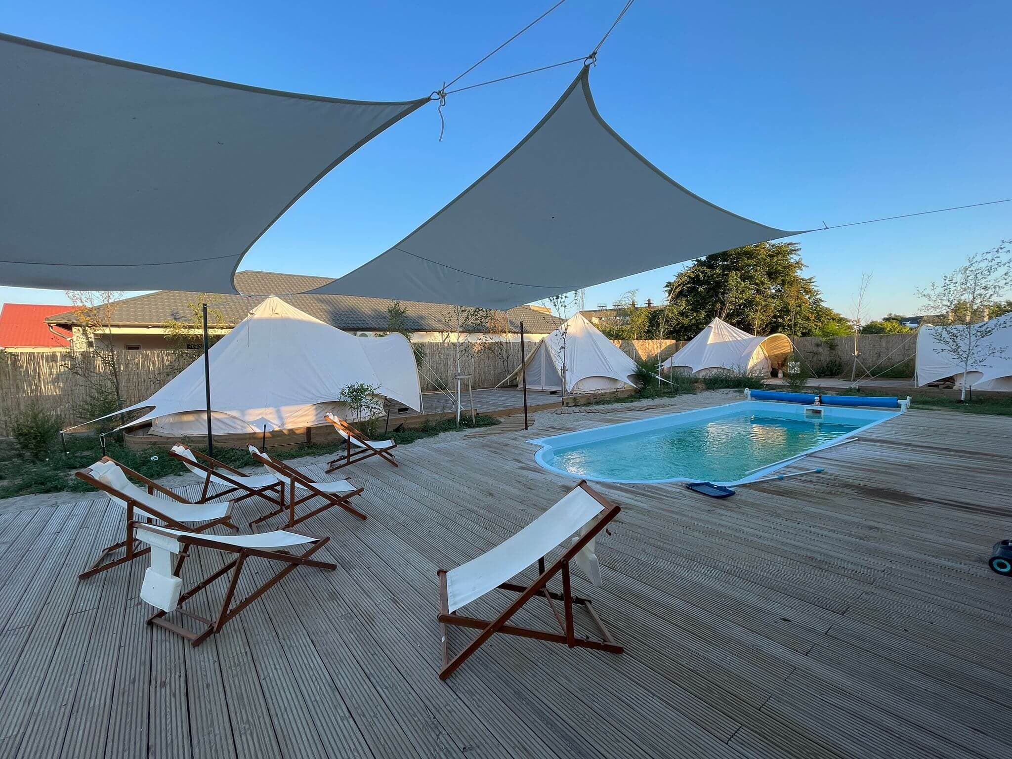 Amurg glamping & pool